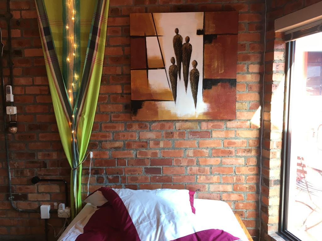 Manhattan Place Cape Town Room photo